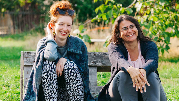 silke_gespraech_freude_600x338px